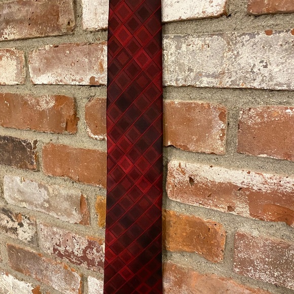 Men’s red necktie - Picture 2 of 4